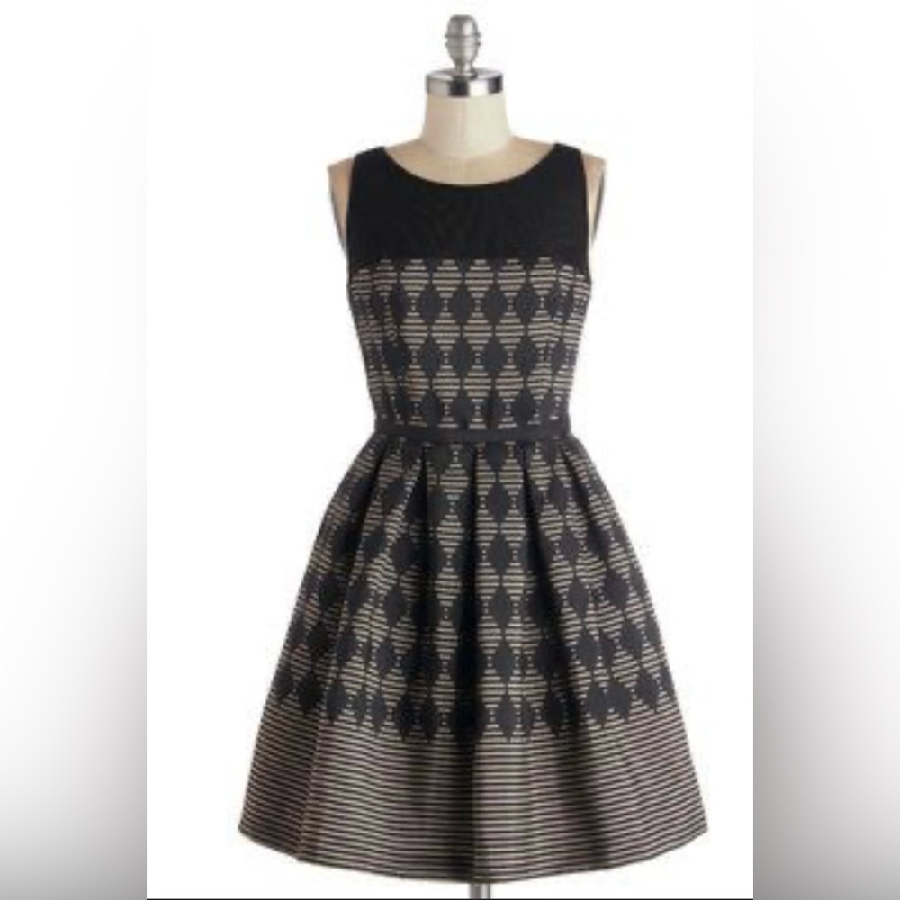 JUST TAYLOR Black and Tan Cocktail Dress SIZE: 2